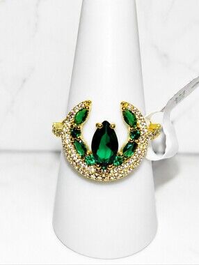 New with tags (NWT) Bomb Party "The Halston" ring
